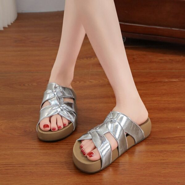 Thick Soled Sandals For Women With A Sense Of Luxury, Minimalist Style, And A Fashionable And Comfortable Cross Strap Design. Women's Slippers For Wearing Outside