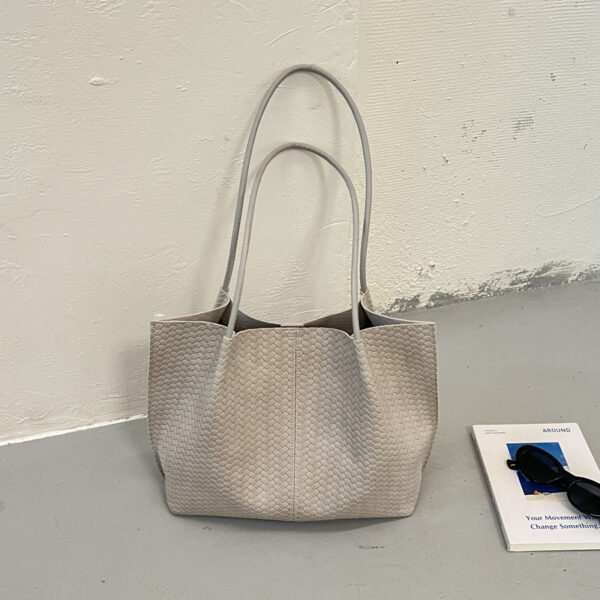 Commuter Vintage Large-capacity Underarm Bag New Casual Style